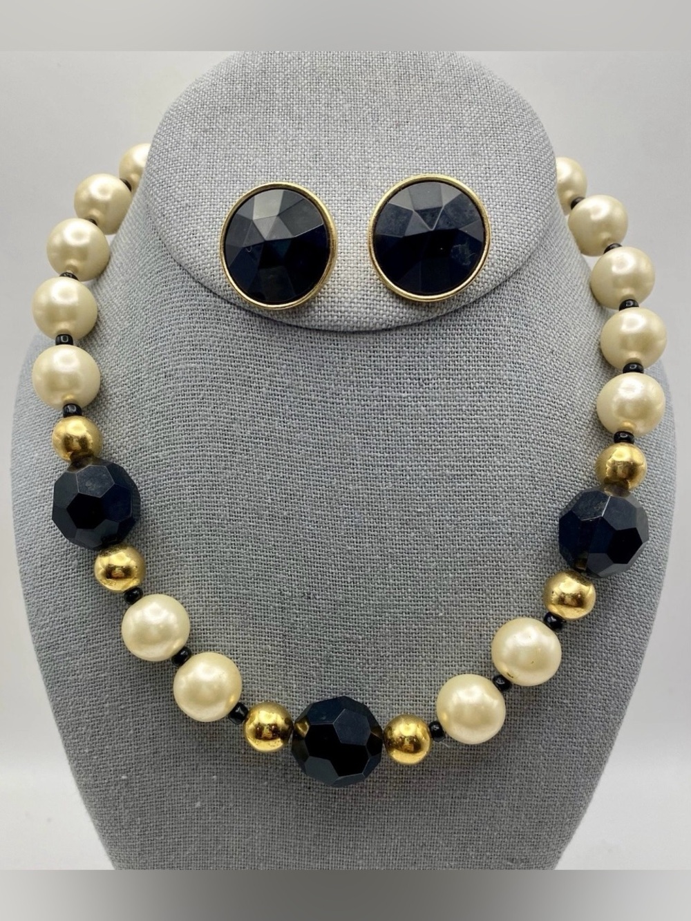 Avon Vintage 1986 Fifth Avenue Faux Pearl Necklace And Earring Set Gold Tone
